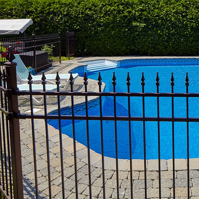 10 idées de clôtures de piscine 
