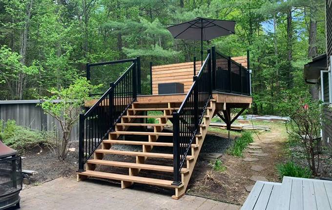 Construction deck de piscine Eastman.