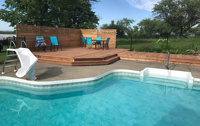 Construction terrasse autour d'une piscine Eastman.
